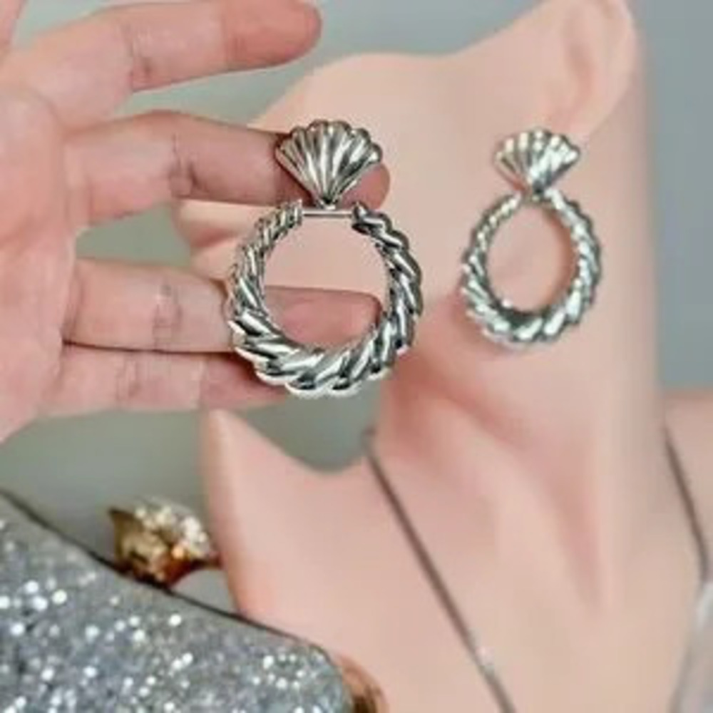 Silver Shell Design Earrings - Picture 5 of 7
